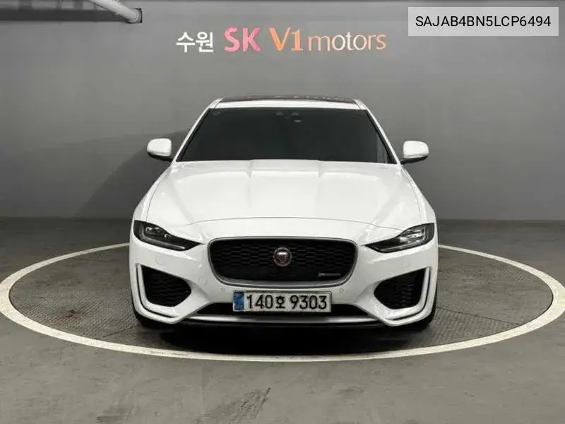 Xe D180 R-Dynamic S VIN: SAJAB4BN5LCP6494 Lot: 39831393