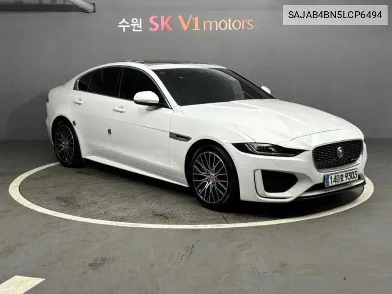 Xe D180 R-Dynamic S VIN: SAJAB4BN5LCP6494 Lot: 39831393