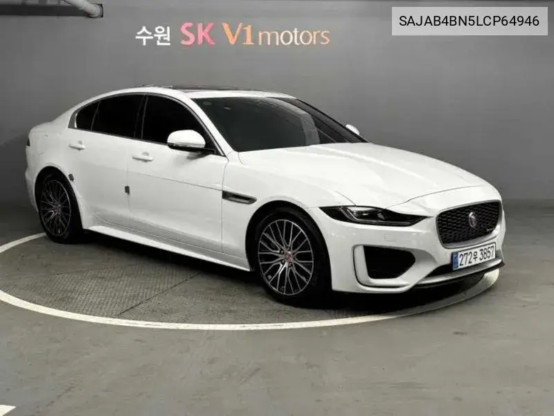 Xe D180 R-Dynamic S VIN: SAJAB4BN5LCP64946 Lot: 39849795