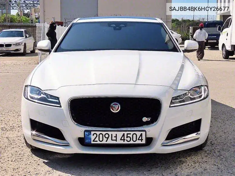 Xf (X260) 30D Portfolio VIN: SAJBB4BK6HCY26677 Lot: 40062409