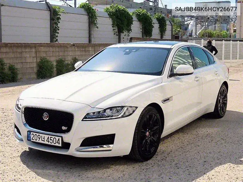 Xf (X260) 30D Portfolio VIN: SAJBB4BK6HCY26677 Lot: 40062409