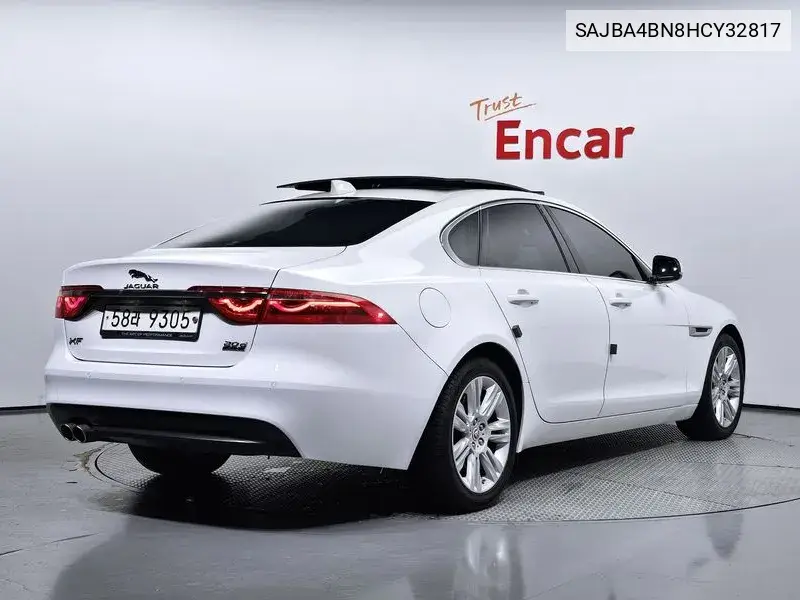 Xf (X260) 20D Portfolio Awd VIN: SAJBA4BN8HCY32817 Lot: 40089720