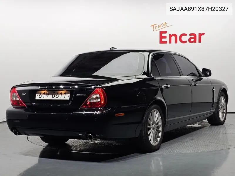 New Xj 2.7D Lwb X358 VIN: SAJAA891X87H20327 Lot: 37574183