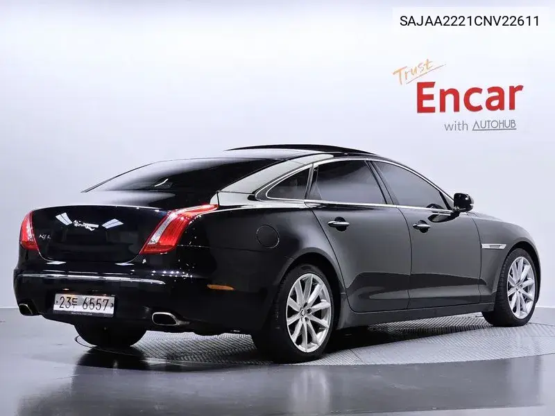 All New Xj 3.0D Premium Luxury Lwb X351 VIN: SAJAA2221CNV22611 Lot: 39632769