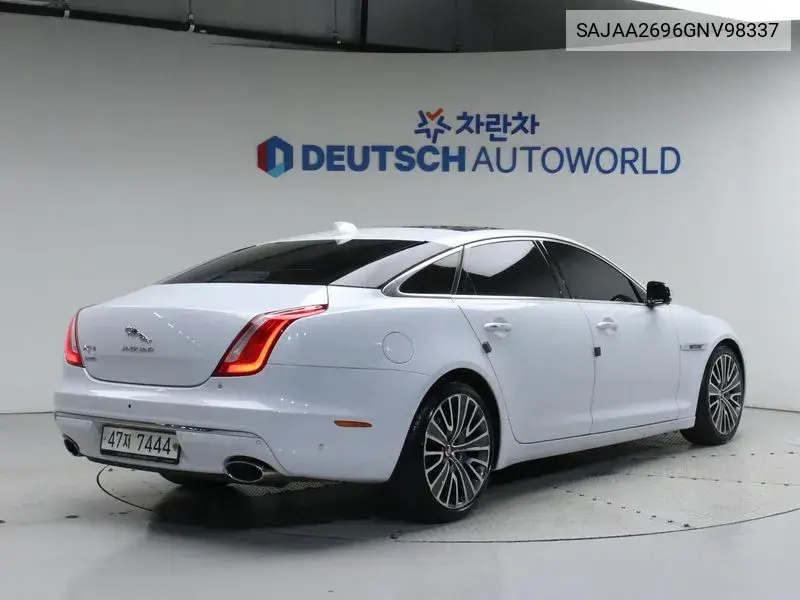 All New Xj 3.0D Diamond Limited Edition X351 VIN: SAJAA2696GNV98337 Lot: 39561965