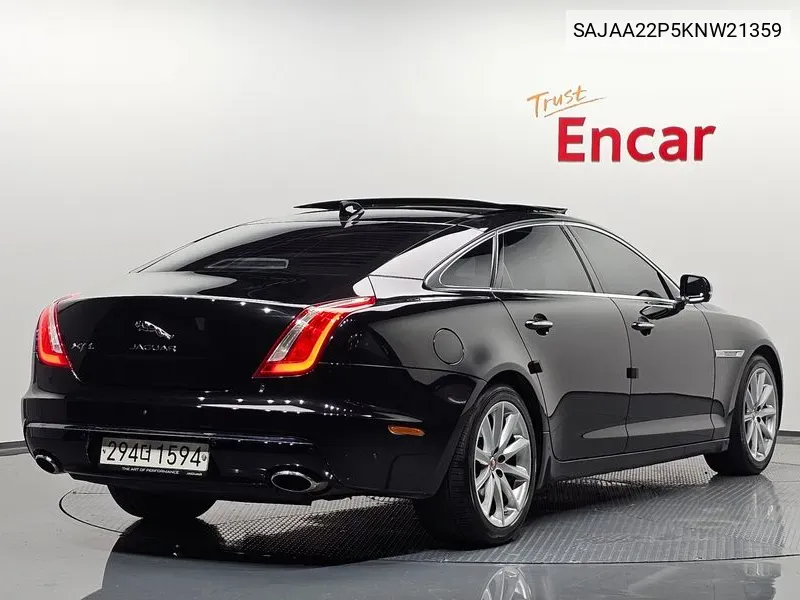 All New Xj 3.0D Premium Luxury Lwb X351 VIN: SAJAA22P5KNW21359 Lot: 37749132