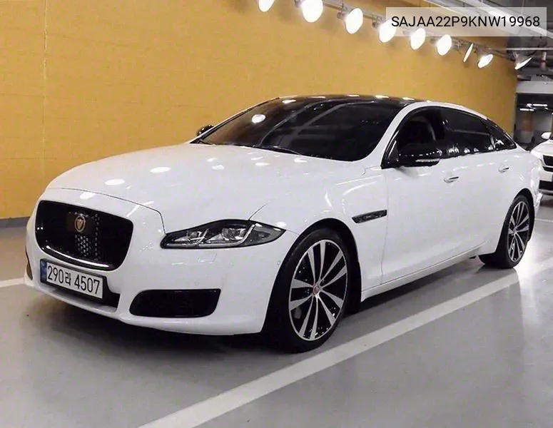 All New Xj 3.0D Xj50 Lwb X351 VIN: SAJAA22P9KNW19968 Lot: 38662968