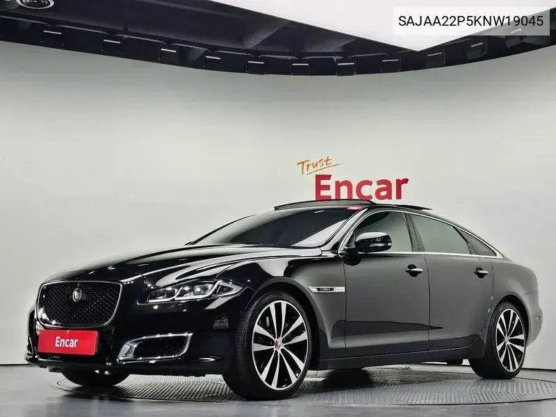All New Xj 3.0D Xj50 Lwb X351 VIN: SAJAA22P5KNW19045 Lot: 39409461