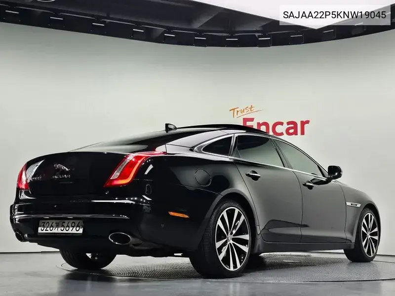 All New Xj 3.0D Xj50 Lwb X351 VIN: SAJAA22P5KNW19045 Lot: 39409461