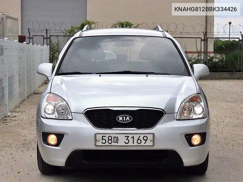 Kia New Carens Lpi 2.0 Gx Top-Of-The-Line Model VIN: KNAHG812BBK334426 Lot: 38131433