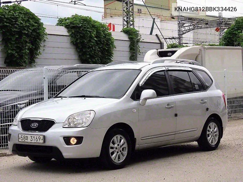 Kia New Carens Lpi 2.0 Gx Top-Of-The-Line Model VIN: KNAHG812BBK334426 Lot: 38131433