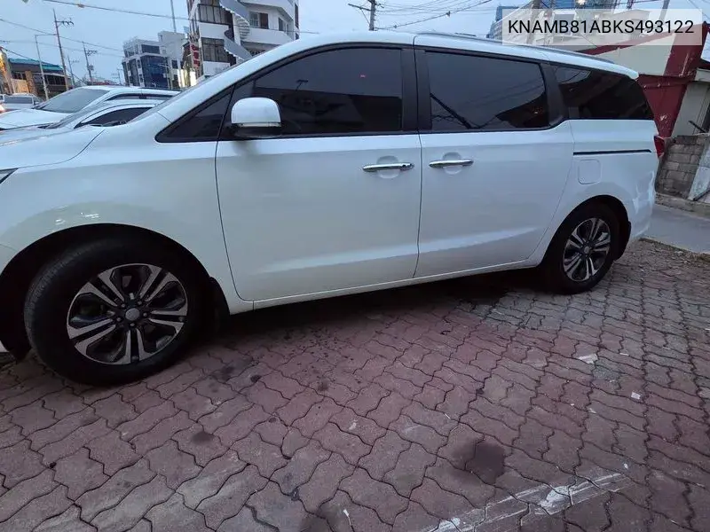 The New Carnival 9 -Seater Luxury VIN: KNAMB81ABKS493122 Lot: 39634547