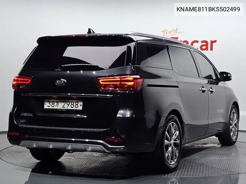 The New Carnival Gasoline 9 -Seater Noblesse Special VIN: KNAME811BKS502499 Lot: 39943475