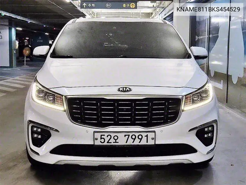 The New Carnival Gasoline 9 -Seater Noblesse Special VIN: KNAME811BKS454529 Lot: 39971503