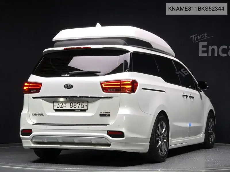 The New Carnival Gasoline 9 -Seater High Rimmujin Noblesse Special VIN: KNAME811BKS52344 Lot: 39614155