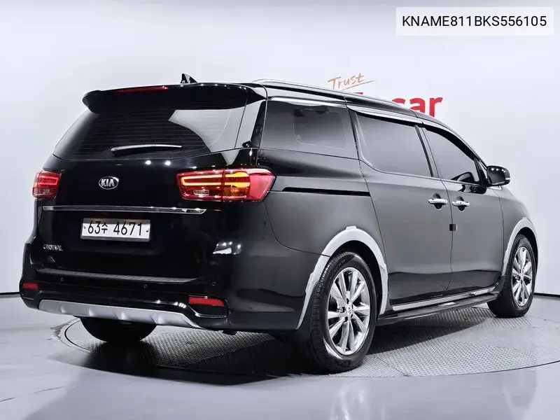 The New Carnival Gasoline 9 -Seater Noblesse VIN: KNAME811BKS556105 Lot: 39635557