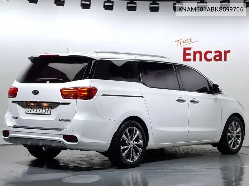 The New Carnival 7 -Seater Limousine President VIN: KNAME81ABKS599706 Lot: 39937558