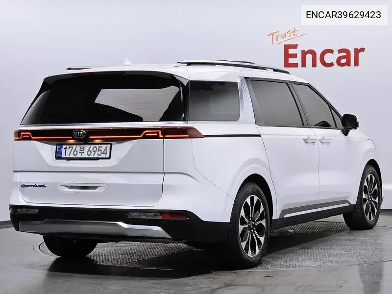 Carnival 4Th Generation 9 -Seater Signature VIN: ENCAR39629423 Lot: 39629423