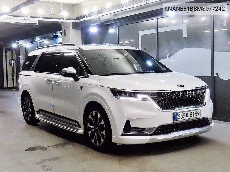 Carnival 4Th Generation 9 -Seater Signature VIN: KNANE81BBMS077242 Lot: 39934115