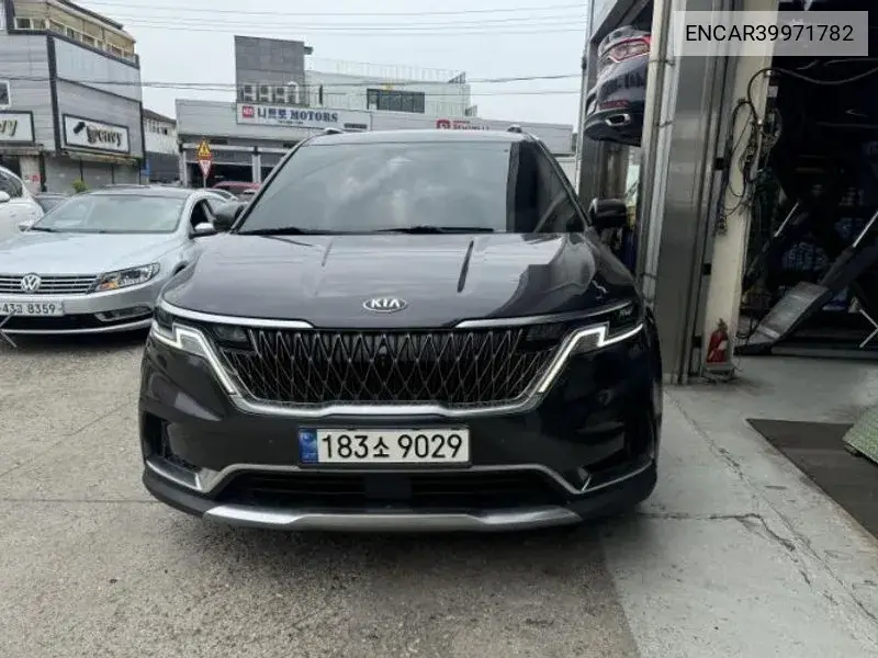 Carnival 4Th Generation 9 -Seater Noblesse VIN: ENCAR39971782 Lot: 39971782