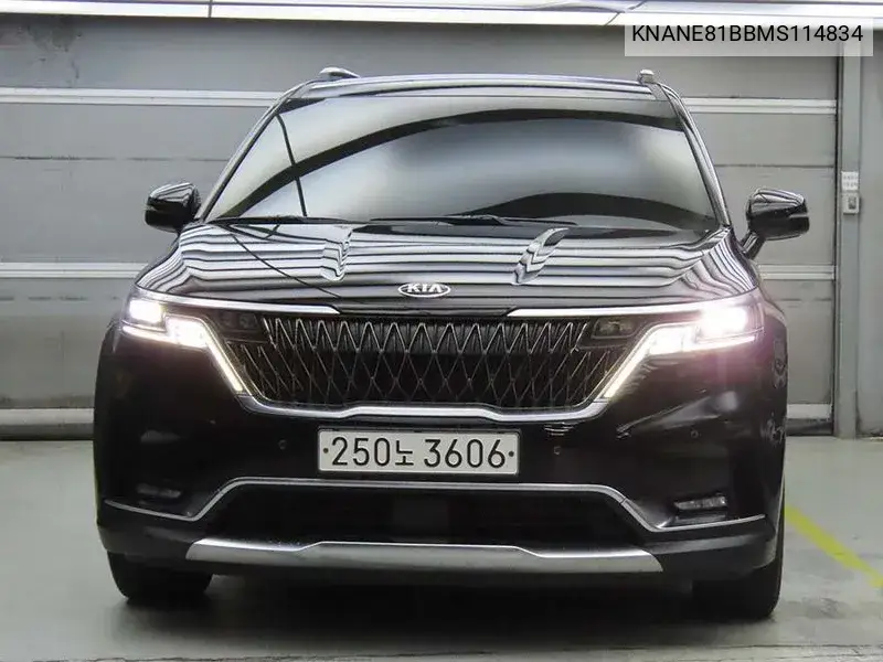 Carnival 4Th Generation 9 -Seater Signature VIN: KNANE81BBMS114834 Lot: 39988445