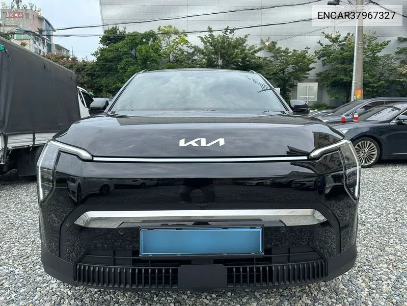 Ev3 Long Range 2Wd Earth VIN: ENCAR37967327 Lot: 37967327