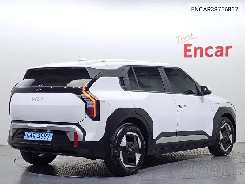 Ev3 Long Range 2Wd Air VIN: ENCAR38756867 Lot: 38756867