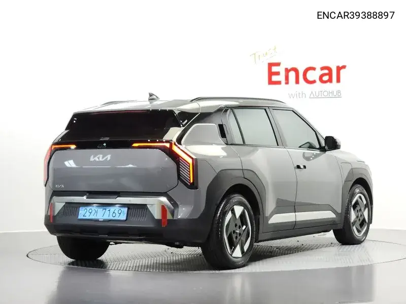 Ev3 Long Range 2Wd Earth VIN: ENCAR39388897 Lot: 39388897