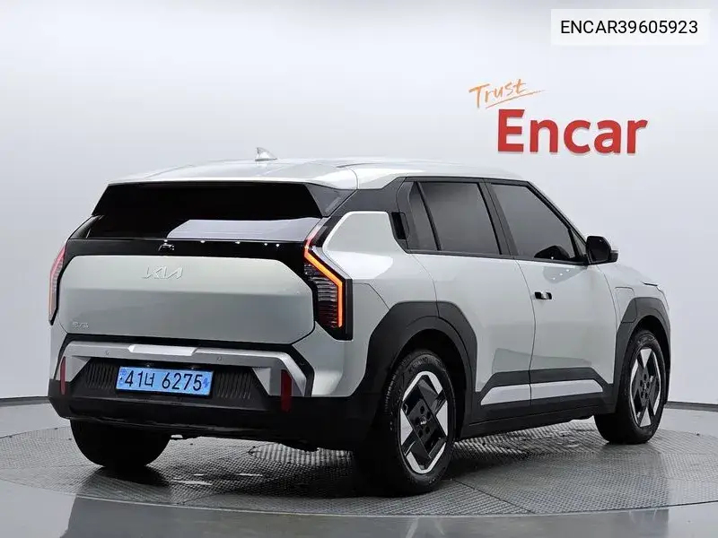 Ev3 Long Range 2Wd Air VIN: ENCAR39605923 Lot: 39605923