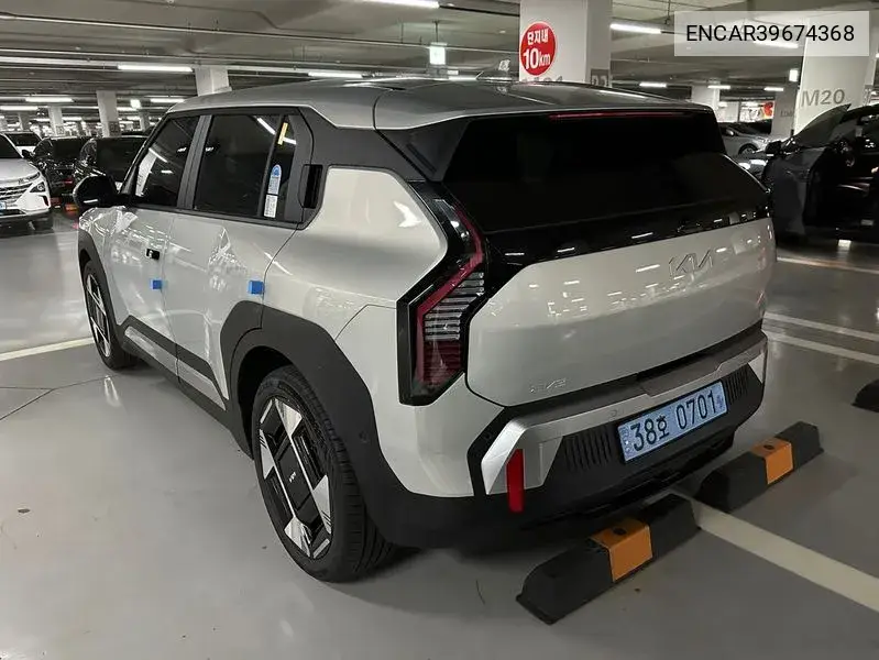 Ev3 Long Range 2Wd Air VIN: ENCAR39674368 Lot: 39674368