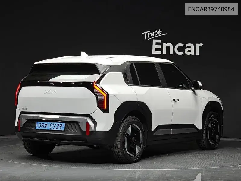 Ev3 Long Range 2Wd Air VIN: ENCAR39740984 Lot: 39740984