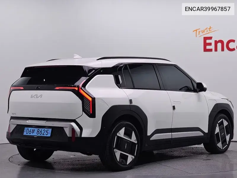 Ev3 Long Range 2Wd Air VIN: ENCAR39967857 Lot: 39967857