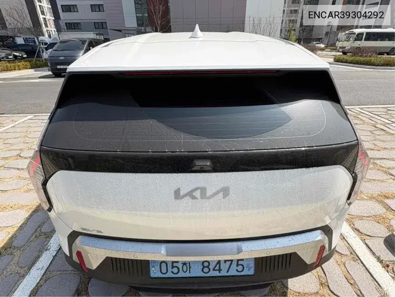 Ev3 Long Range 2Wd Air VIN: ENCAR39304292 Lot: 39304292
