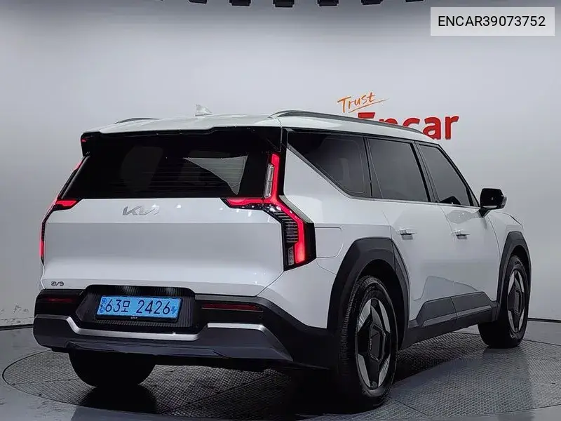 Ev9 Long Range Air VIN: ENCAR39073752 Lot: 39073752