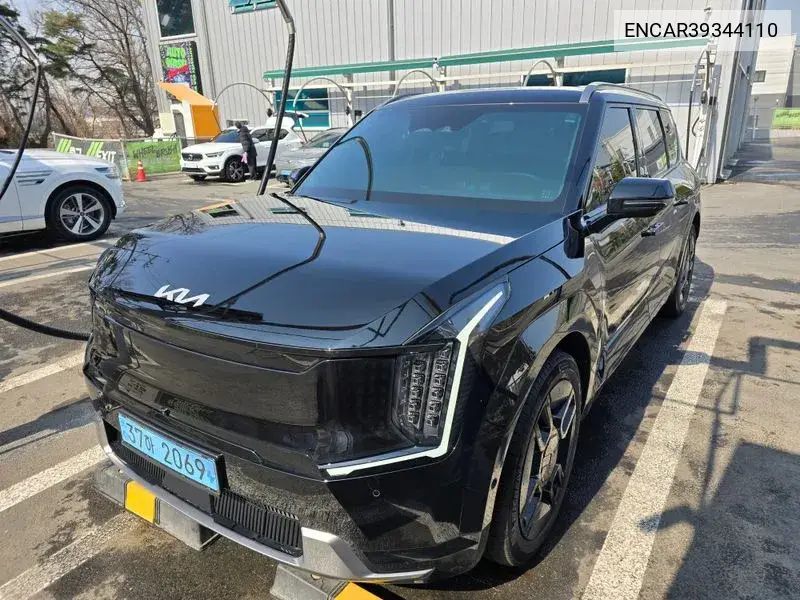 Ev9 Long Range 4Wd Earth VIN: ENCAR39344110 Lot: 39344110
