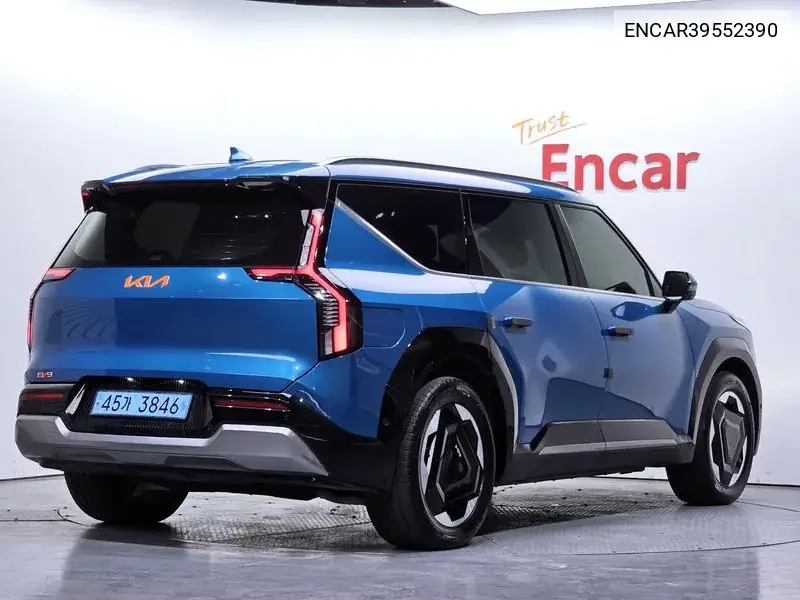 Ev9 Long Range Earth VIN: ENCAR39552390 Lot: 39552390