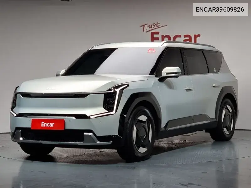 Ev9 Long Range Earth VIN: ENCAR39609826 Lot: 39609826
