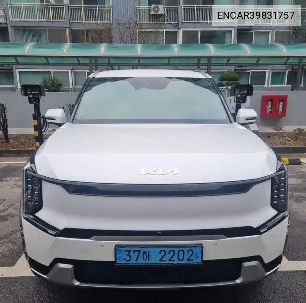 Ev9 Long Range 4Wd Earth VIN: ENCAR39831757 Lot: 39831757
