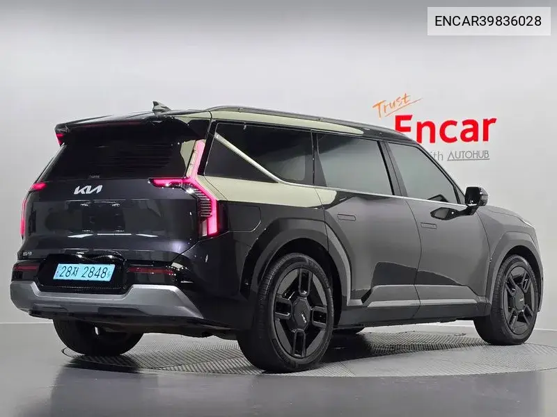 Ev9 Long Range 4Wd Earth VIN: ENCAR39836028 Lot: 39836028