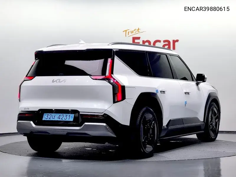Ev9 Long Range 4Wd Earth VIN: ENCAR39880615 Lot: 39880615