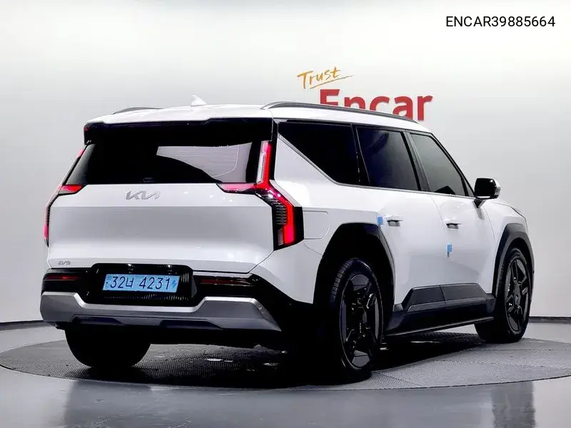 Ev9 Long Range 4Wd Earth VIN: ENCAR39885664 Lot: 39885664