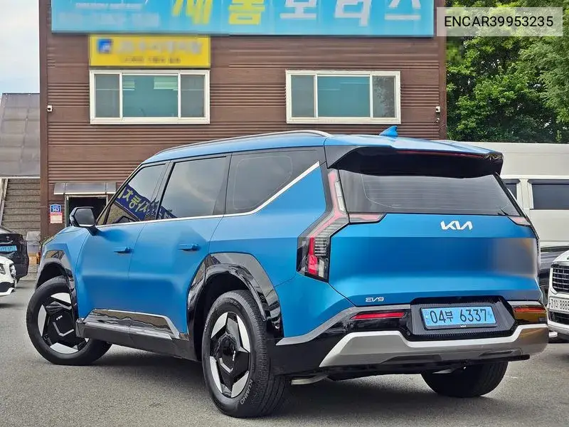Ev9 Long Range 4Wd Earth VIN: ENCAR39953235 Lot: 39953235