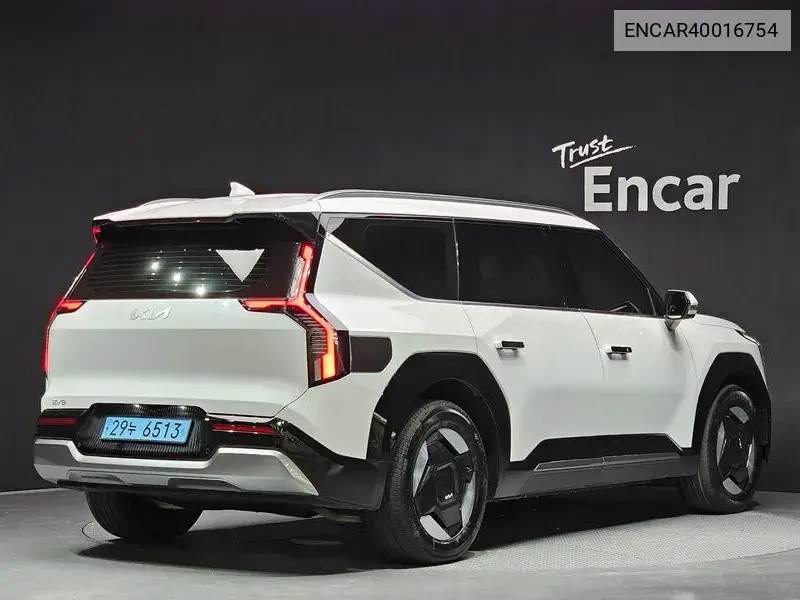 Ev9 Long Range 4Wd Earth VIN: ENCAR40016754 Lot: 40016754
