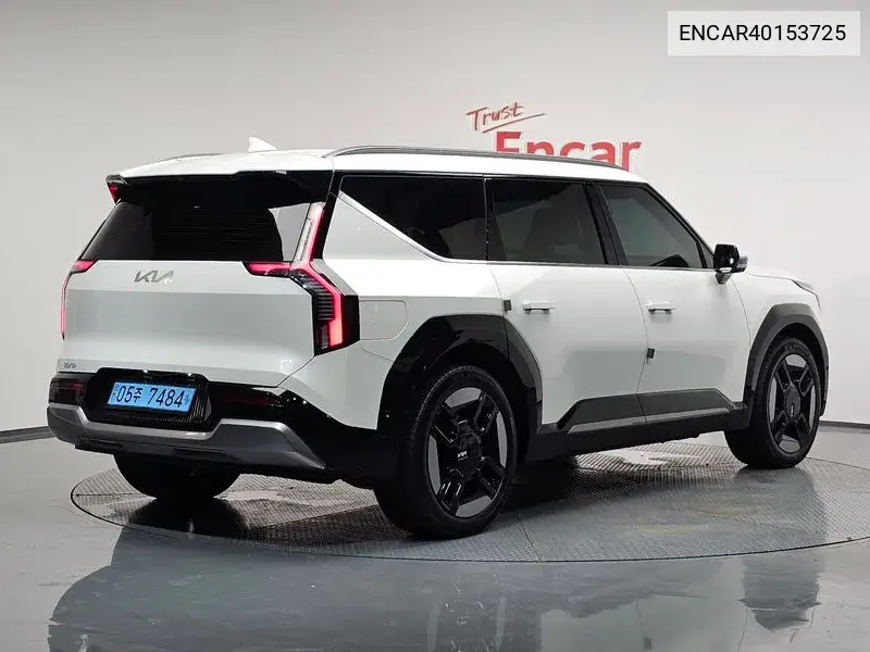 Ev9 Long Range 4Wd Earth VIN: ENCAR40153725 Lot: 40153725