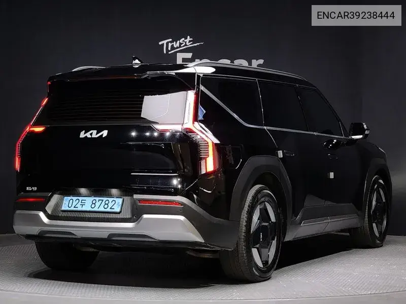 Ev9 Long Range 4Wd Air VIN: ENCAR39238444 Lot: 39238444