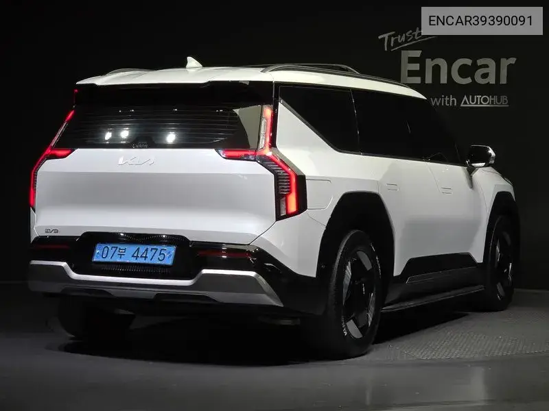 Ev9 Long Range 4Wd Earth VIN: ENCAR39390091 Lot: 39390091