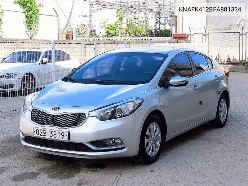K3 Luxury VIN: KNAFK412BFA881334 Lot: 39991476