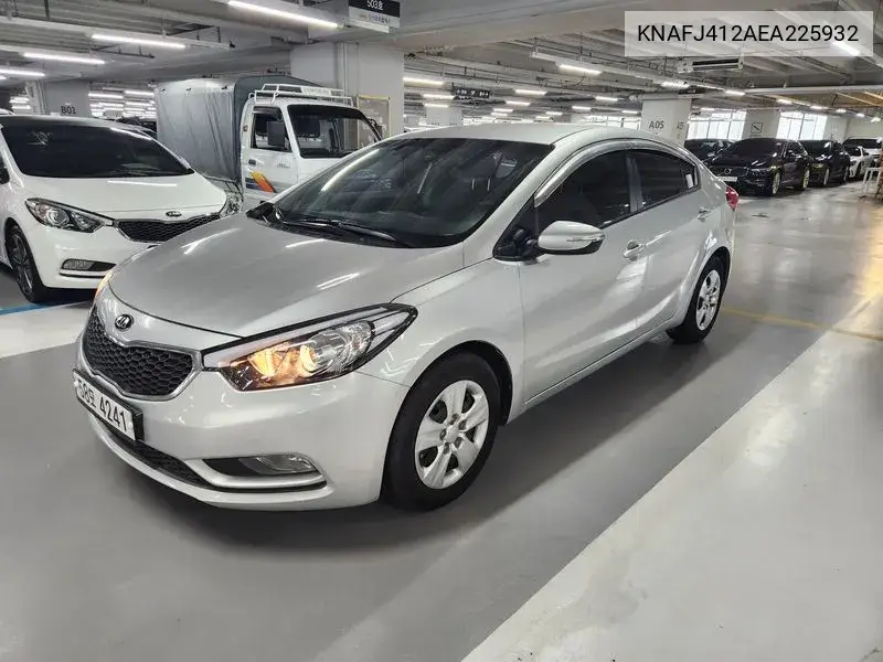 K3 Deluxe VIN: KNAFJ412AEA225932 Lot: 39992140