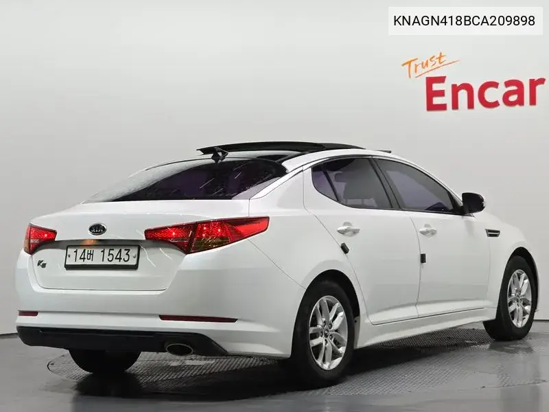 K5 Lpi Luxury VIN: KNAGN418BCA209898 Lot: 39975374