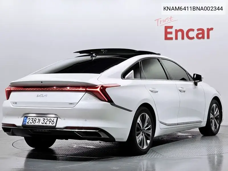 K8 Hybrid Signature VIN: KNAM6411BNA002344 Lot: 39975185